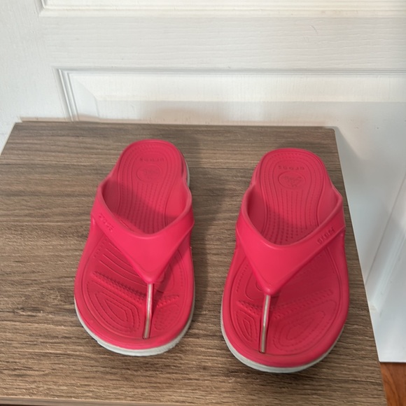 CROCS DARK PINK FLIP FLOP THONGS IN SIZE 9 women and 7 men - Picture 2 of 6